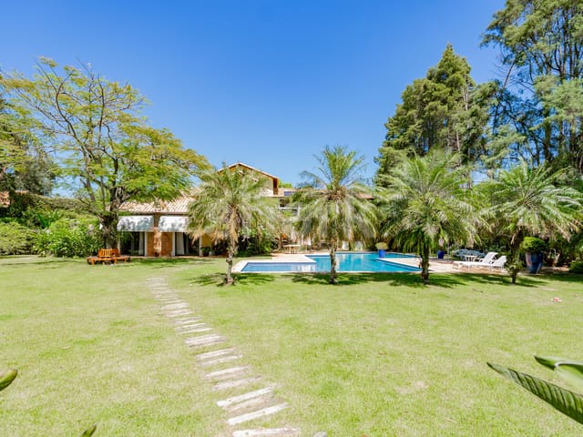 Casa com 3000m² 5 quartos e 7 banheiros, à venda ou para alugar, no bairro Jardim Mediterrâneo em Cotia