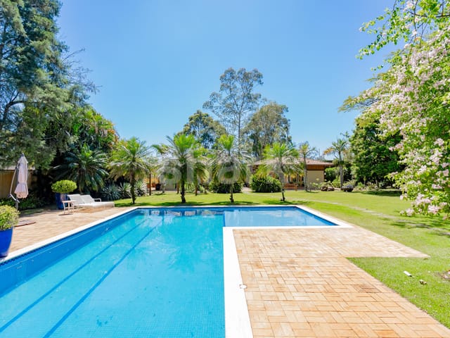 Casa com 3000m² 5 quartos e 7 banheiros, à venda ou para alugar, no bairro Jardim Mediterrâneo em Cotia