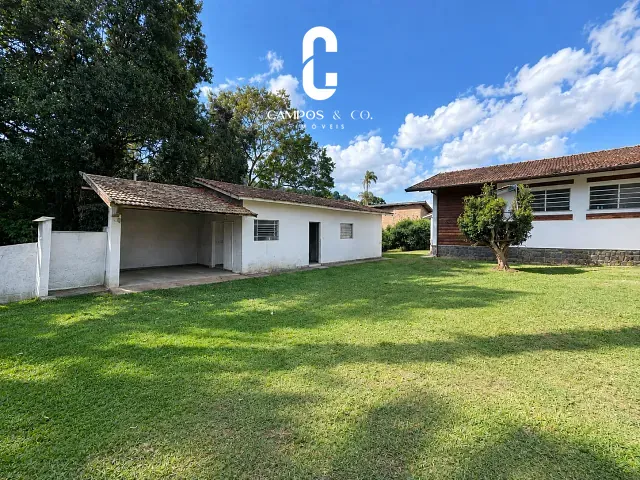 Casa com 1446m² 3 quartos e 2 banheiros, à venda, no bairro Vila Fracalanza em Campos do Jordão