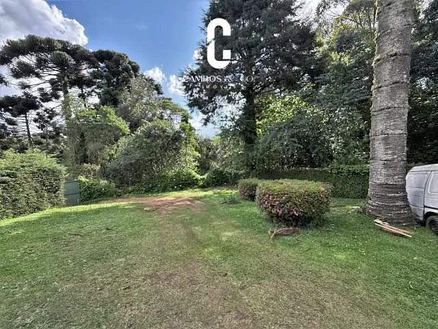 Casa com 1446m² 3 quartos e 2 banheiros, à venda, no bairro Vila Fracalanza em Campos do Jordão