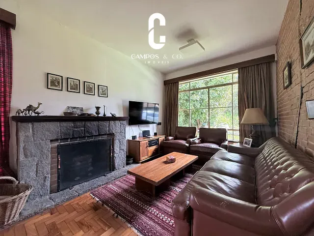 Casa com 1446m² 3 quartos e 2 banheiros, à venda, no bairro Vila Fracalanza em Campos do Jordão