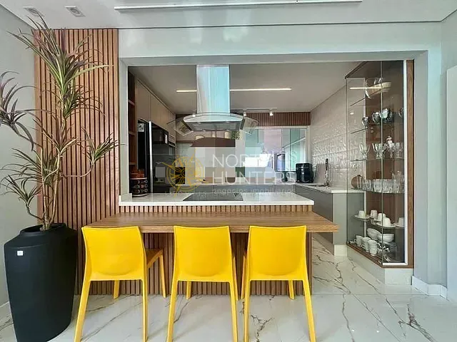 Casa com 360m² 3 quartos e 4 banheiros, à venda, no bairro Iririú em Joinville