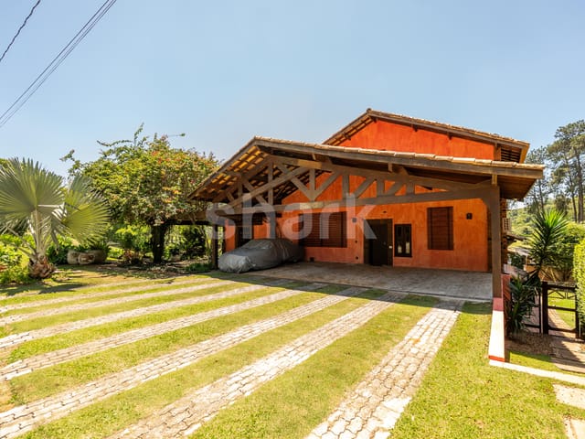 Casa com 1100m² 4 quartos e 6 banheiros, à venda, no bairro Vila de São Fernando em Cotia