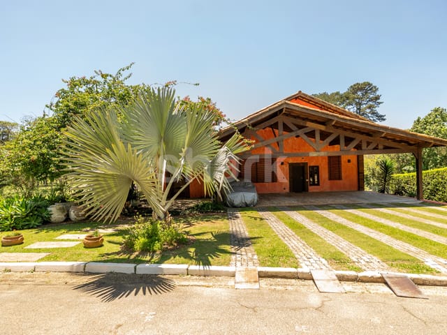 Casa com 1100m² 4 quartos e 6 banheiros, à venda, no bairro Vila de São Fernando em Cotia
