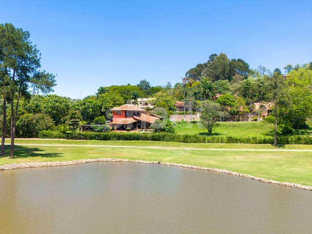 Casa com 1100m² 4 quartos e 6 banheiros, à venda, no bairro Vila de São Fernando em Cotia