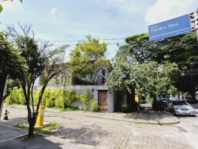 Casa 3 quartos e 5 banheiros, à venda, no bairro Jardim Paulista em São Paulo