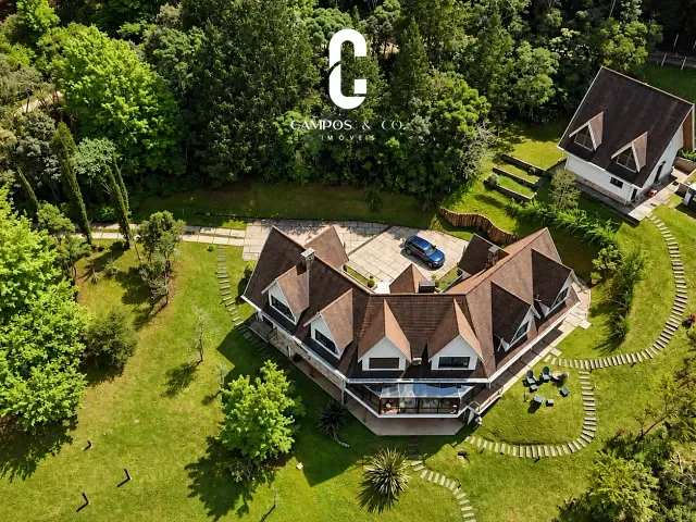 Casa com 5200m² 6 quartos e 7 banheiros, à venda, no bairro Pedra do Fogo em Campos do Jordão
