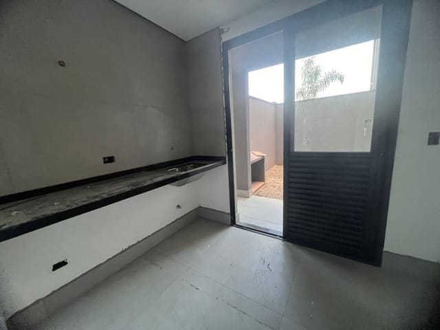 Casa com 180m² 3 quartos e 4 banheiros, à venda, no bairro Jardim Burle Marx em Londrina