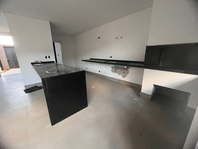 Casa com 180m² 3 quartos e 4 banheiros, à venda, no bairro Jardim Burle Marx em Londrina