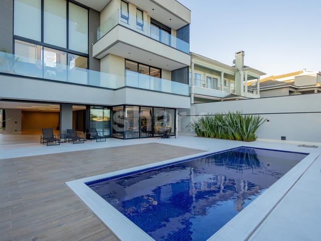Casa com 576m² 4 quartos e 8 banheiros, à venda, no bairro Residencial Morada dos Lagos em Barueri