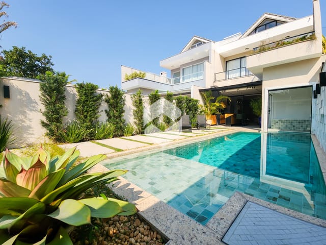 Casa com 240m² 4 quartos e 7 banheiros, à venda, no bairro Barra da Tijuca em Rio de Janeiro