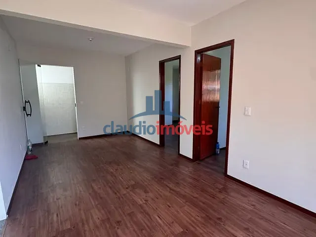 Casa 2 quartos e 1 banheiro, para alugar, no bairro Colônia Santo Antônio em Barra Mansa