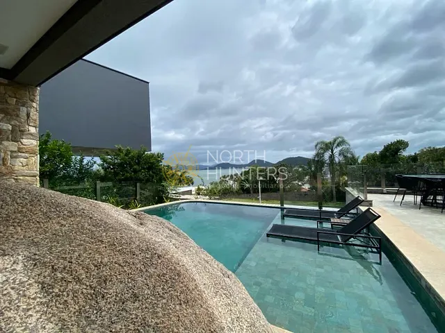 Casa 4 quartos e 5 banheiros, à venda ou para alugar, no bairro Cacupé em Florianópolis