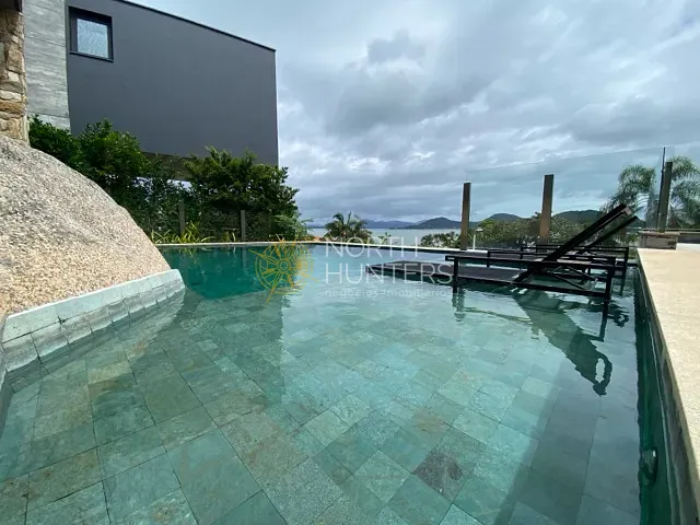 Casa 4 quartos e 5 banheiros, à venda ou para alugar, no bairro Cacupé em Florianópolis