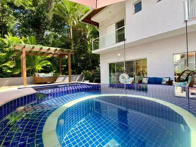 Casa com 407m² 4 quartos e 4 banheiros, à venda, no bairro Boracéia em São Sebastião