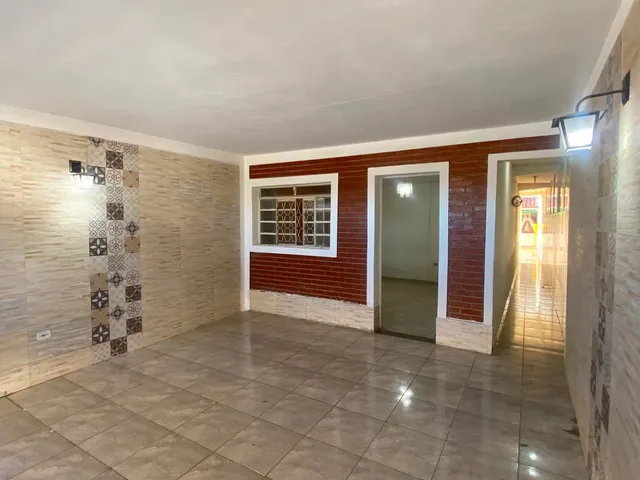 Casa 3 quartos e 2 banheiros, para alugar, no bairro Vila Rica em Extrema