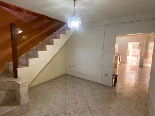 Casa 3 quartos e 2 banheiros, para alugar, no bairro Vila Rica em Extrema