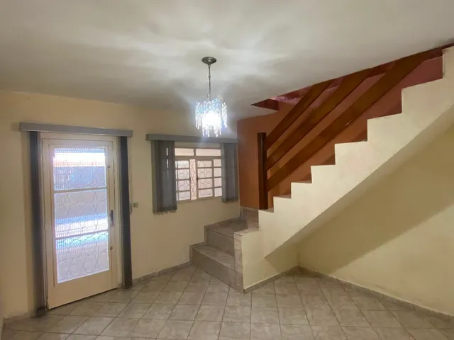 Casa 3 quartos e 2 banheiros, para alugar, no bairro Vila Rica em Extrema