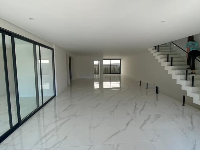 Casa com 625m² 5 quartos e 7 banheiros, à venda, no bairro Alphaville em Santana de Parnaíba