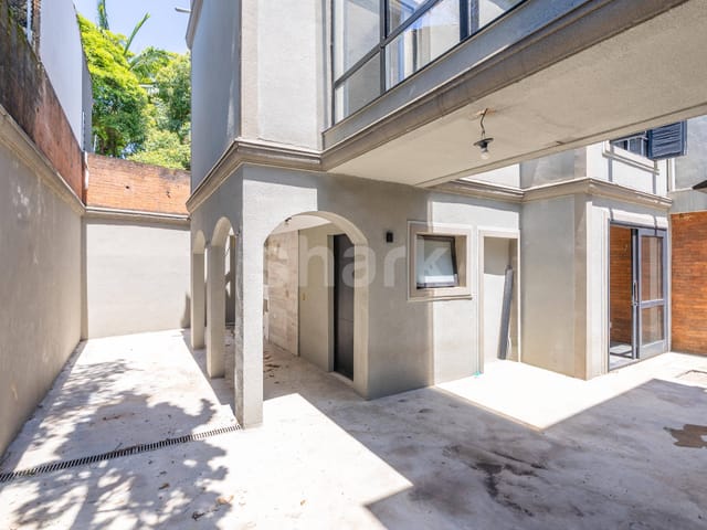 Casa 3 quartos e 5 banheiros, à venda ou para alugar, no bairro Jardim Europa em São Paulo