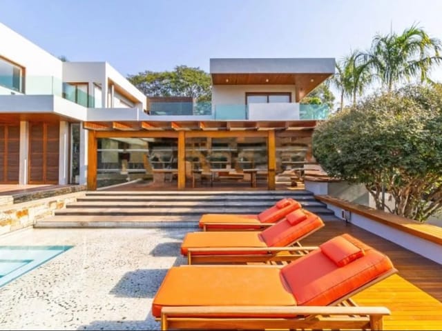 Casa com 1600m² 4 quartos e 8 banheiros, à venda, no bairro Alphaville em Barueri