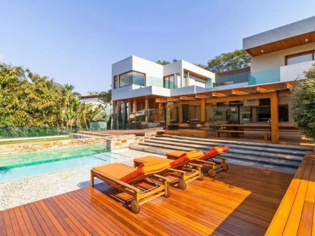 Casa com 1600m² 4 quartos e 8 banheiros, à venda, no bairro Alphaville em Barueri