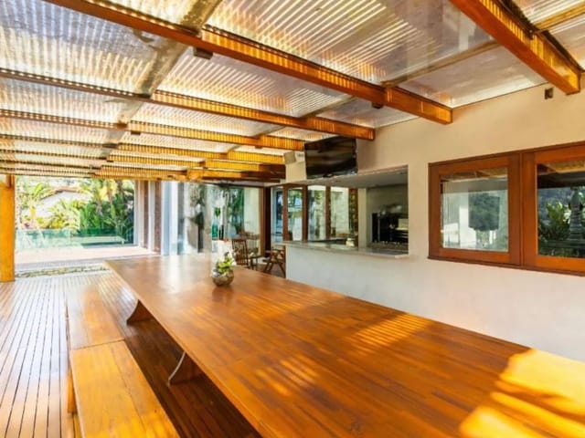 Casa com 1600m² 4 quartos e 8 banheiros, à venda, no bairro Alphaville em Barueri