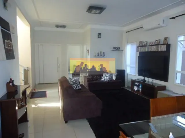 Casa com 420m² 3 quartos e 5 banheiros, à venda, no bairro Parque Brasil 500 em Paulínia