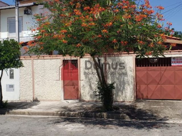 Casa com 308m², à venda, no bairro Parque das Nações em Pindamonhangaba