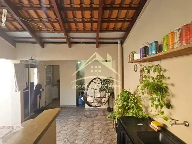 Casa 2 quartos e 1 banheiro, à venda, no bairro Petrópolis em Várzea Grande