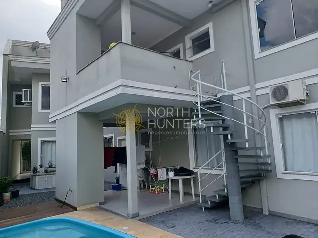 Casa com 495m² 11 quartos e 8 banheiros, à venda, no bairro Boa Vista em Joinville