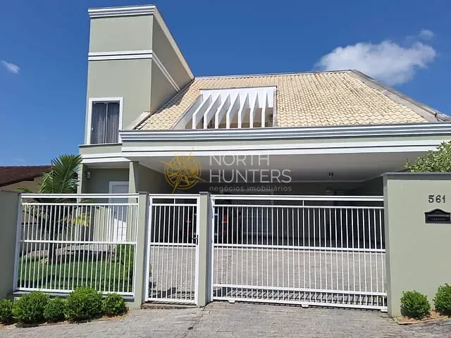 Casa com 495m² 11 quartos e 8 banheiros, à venda, no bairro Boa Vista em Joinville