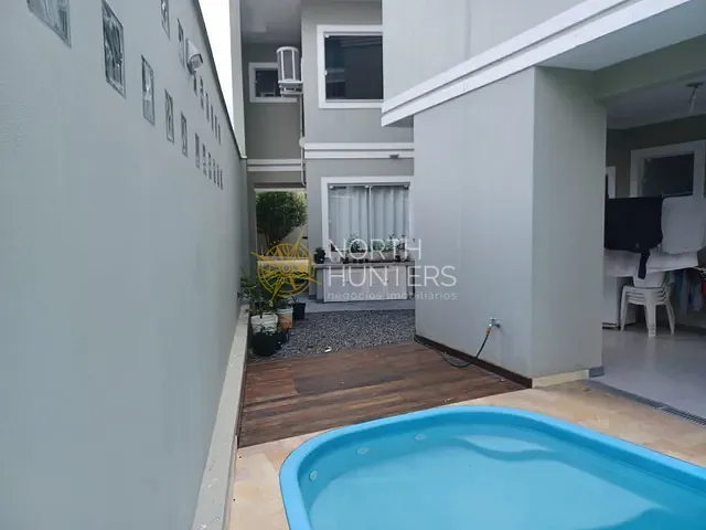 Casa com 495m² 11 quartos e 8 banheiros, à venda, no bairro Boa Vista em Joinville