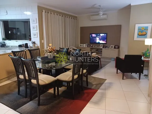 Casa com 495m² 11 quartos e 8 banheiros, à venda, no bairro Boa Vista em Joinville