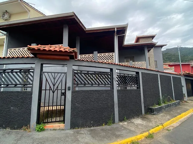 Casa 3 quartos e 2 banheiros, para alugar, no bairro Parque dos Pássaros em Extrema