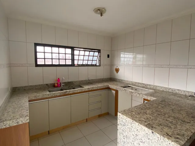 Casa 3 quartos e 2 banheiros, para alugar, no bairro Parque dos Pássaros em Extrema