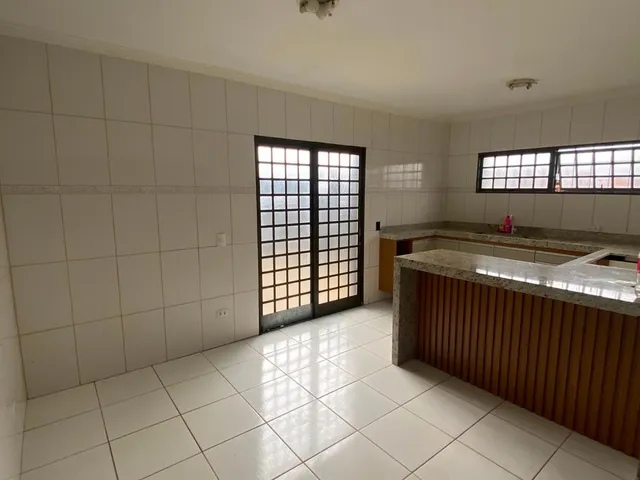 Casa 3 quartos e 2 banheiros, para alugar, no bairro Parque dos Pássaros em Extrema