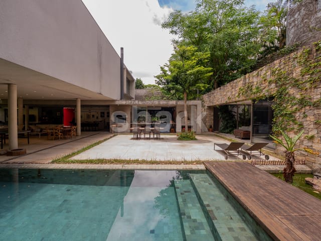 Casa 3 quartos e 5 banheiros, à venda, no bairro Cidade Jardim em São Paulo