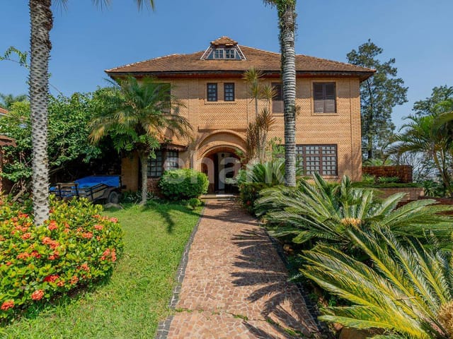 Casa com 688m² 5 quartos e 7 banheiros, à venda, no bairro Alphaville em Santana de Parnaíba
