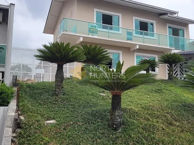 Casa com 220m² 6 quartos e 4 banheiros, à venda, no bairro Petrópolis em Joinville