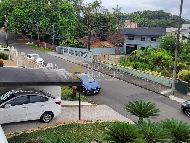 Casa com 220m² 6 quartos e 4 banheiros, à venda, no bairro Petrópolis em Joinville