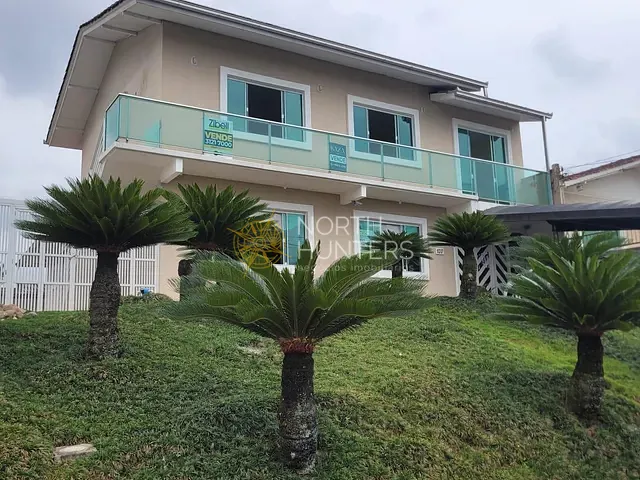 Casa com 220m² 6 quartos e 4 banheiros, à venda, no bairro Petrópolis em Joinville