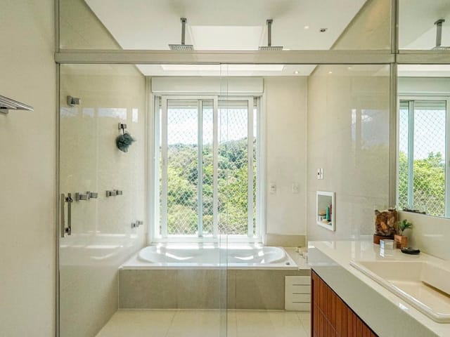 Casa com 490m² 4 quartos e 7 banheiros, à venda ou para alugar, no bairro Alphaville em Santana de Parnaíba