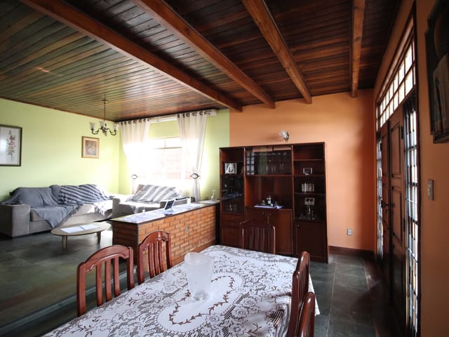 Casa com 500m² 4 quartos e 4 banheiros, à venda, no bairro Oficinas em Ponta Grossa