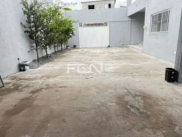 Casa 2 quartos e 2 banheiros, para alugar, no bairro Jardim Limoeiro em Camaçari