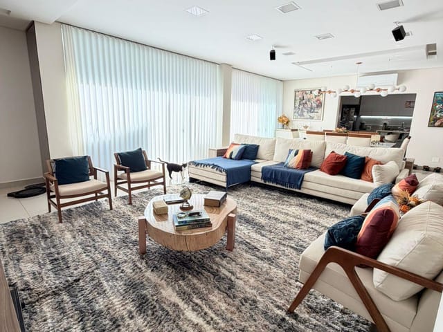 Casa com 300m² 4 quartos e 5 banheiros, à venda, no bairro Conjunto Residencial Vivendas do Arvoredo em Londrina