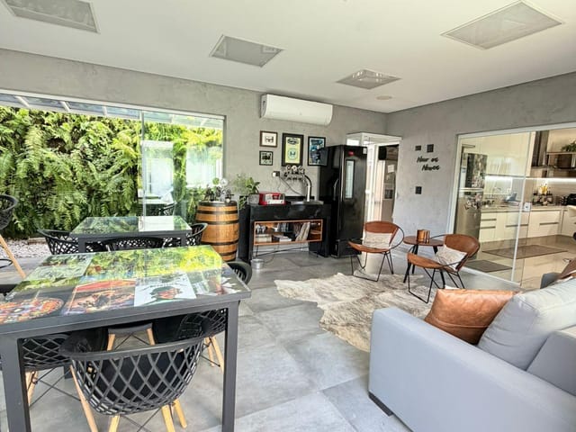 Casa com 300m² 4 quartos e 5 banheiros, à venda, no bairro Conjunto Residencial Vivendas do Arvoredo em Londrina