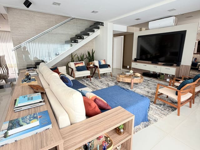 Casa com 300m² 4 quartos e 5 banheiros, à venda, no bairro Conjunto Residencial Vivendas do Arvoredo em Londrina