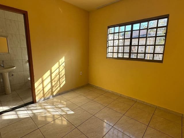 Casa com 200m² 3 quartos e 1 banheiro, para alugar, no bairro Residencial Nossa Terra em Cambé