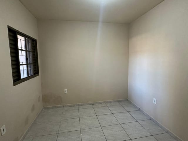 Casa com 200m² 3 quartos e 1 banheiro, para alugar, no bairro Residencial Nossa Terra em Cambé